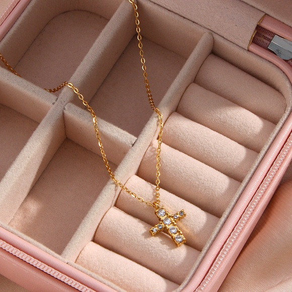 18K Gold Cross Necklace*Simulated Diamond Necklace*Waterproof and Sweatproof - Picture 3 of 7